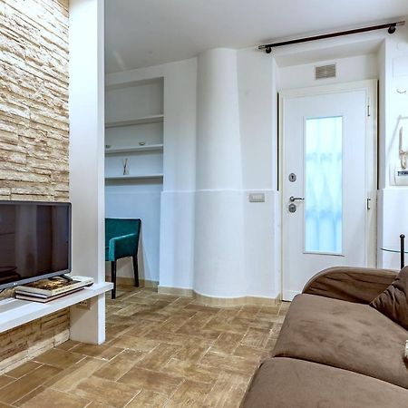 Lovely Apartment Ground Floor Colosseo Wi-Fi Ac Rome Exterior photo
