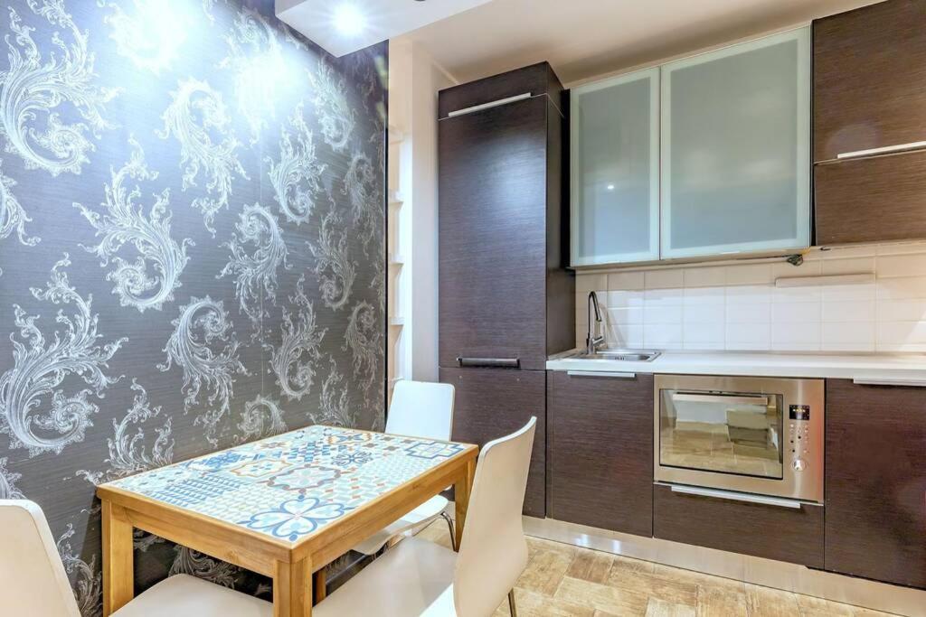 Lovely Apartment Ground Floor Colosseo Wi-Fi Ac Rome Exterior photo